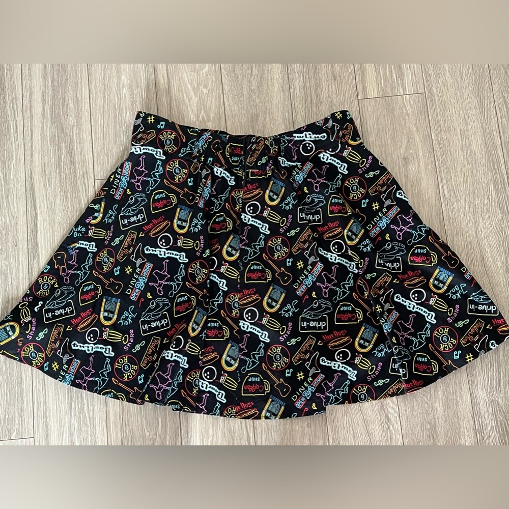 Retrolicious retro 50’s detail images skater style skirt, size 1X